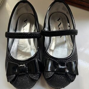 Nina Girls size 7 Kenzee Ballet Slipper style shoes